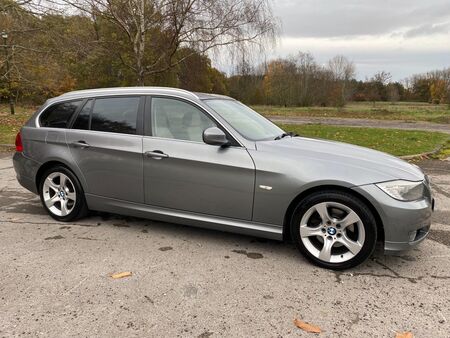 BMW 3 SERIES 2.0 320d Exclusive Edition Touring 5dr